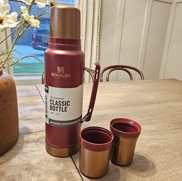 Stanley The Legendary Classic Bottle w/Buddy Cups | 1.5 QT/8 OZ - Picture 8 of 10